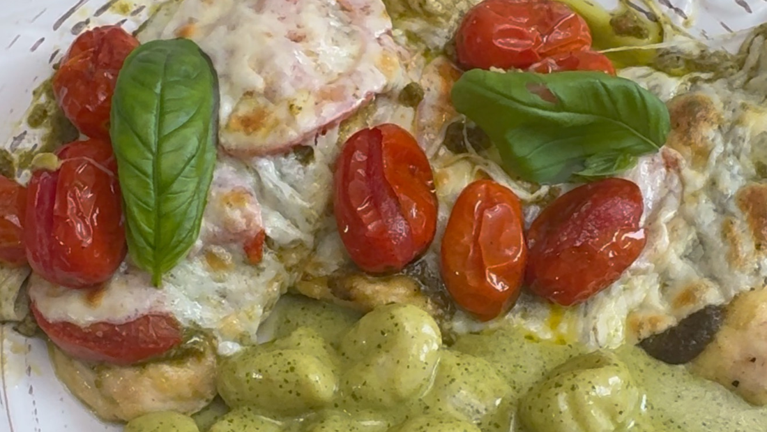 Recipe: Roasted Pesto Caprese Chicken with Fresh Garden Tomatoes - Cheeky Garden