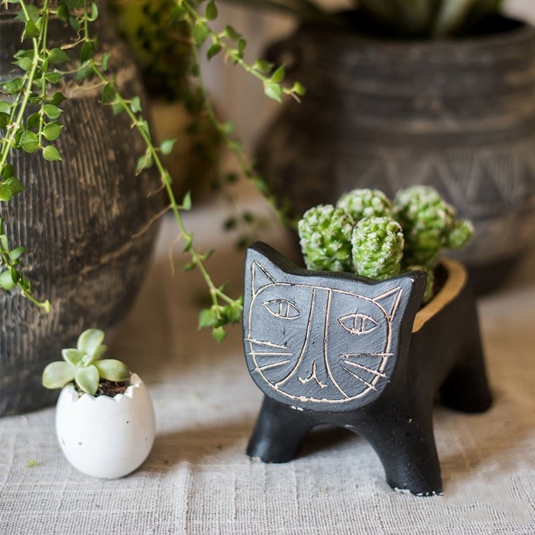 Cat Shape Small Planter in Concrete - Cheeky Garden
