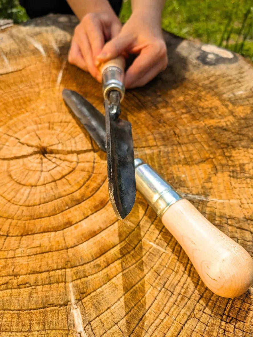 Sharp Shooter Trowel - Cheeky Garden