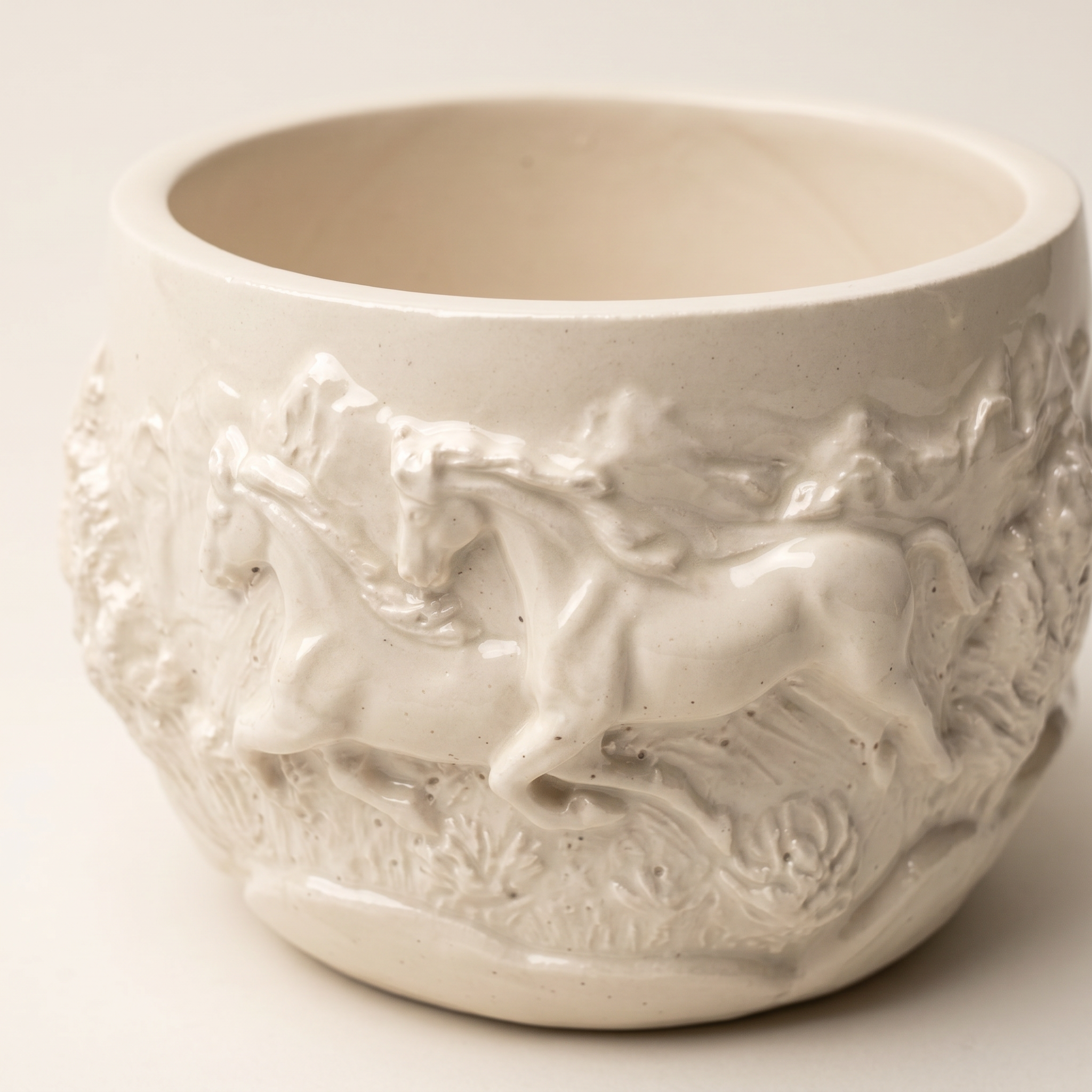 Mustang Horse Relief Planter – Gypsum White 3"