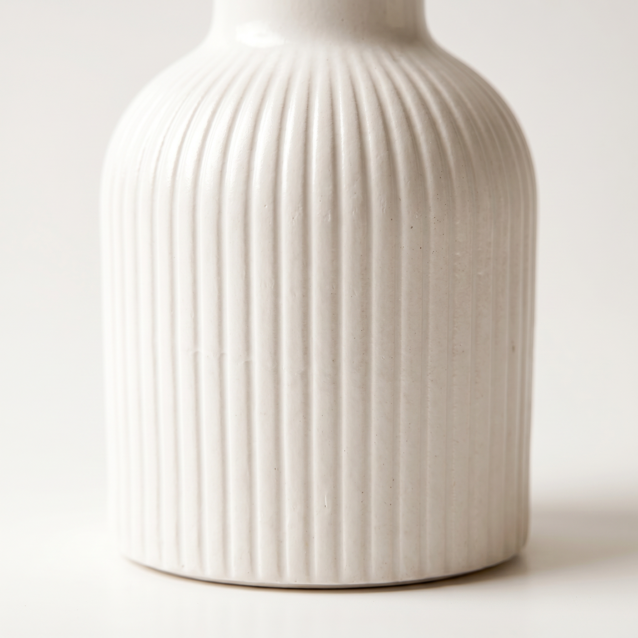 Ribbed Bottle Vase – Gypsum White 4"